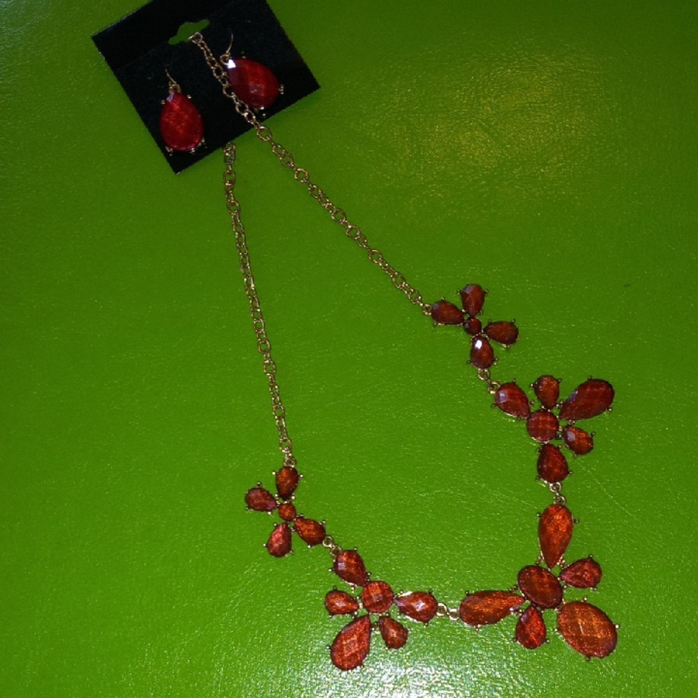 Source Unknown Red and Gold Floral Necklace Set